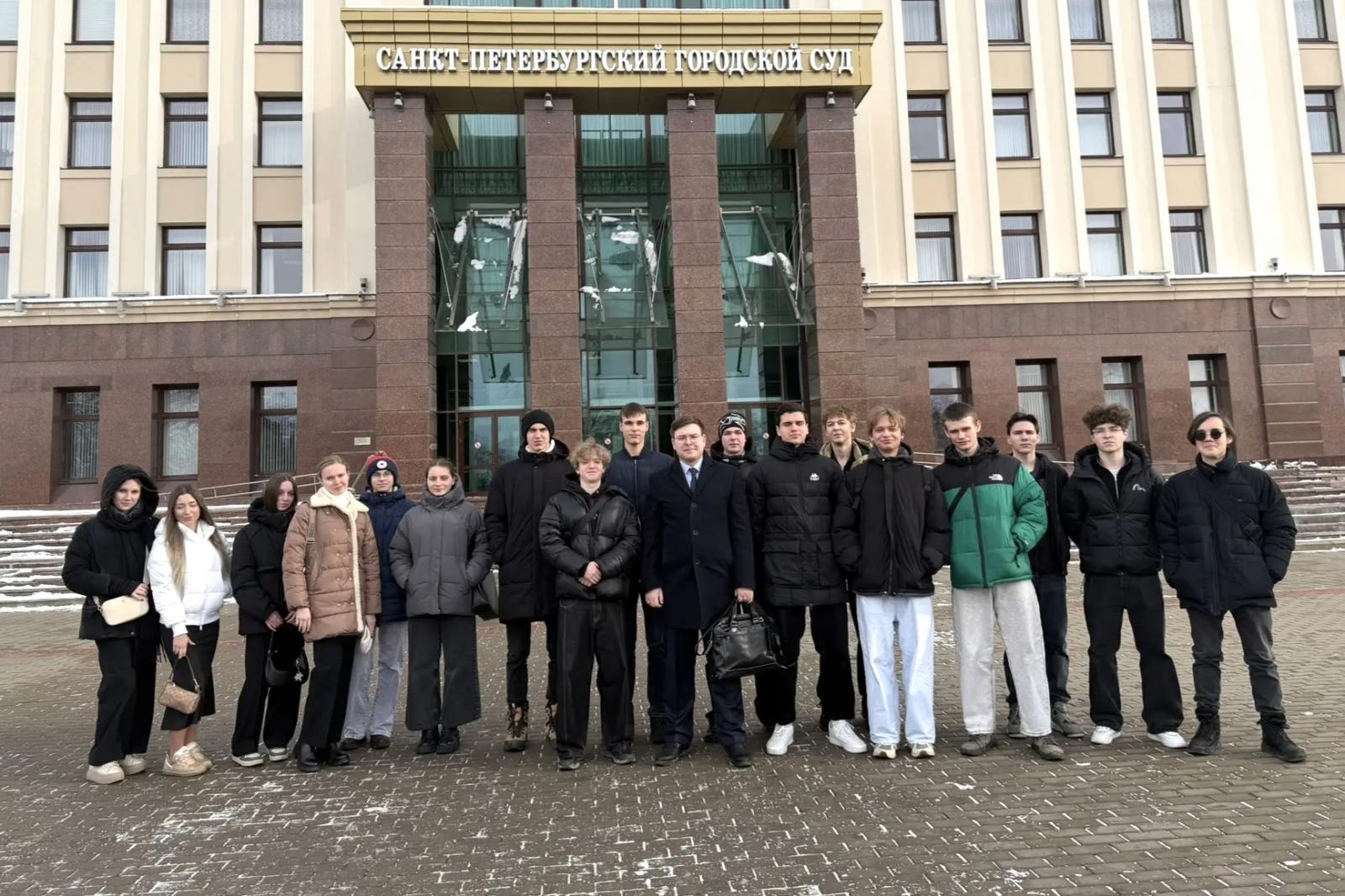 Студенты ПД-24 в Городском суде: погружение в профессию.