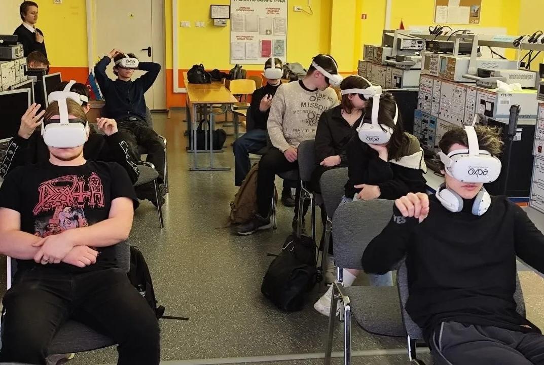 Дебют VR-музея в ПКГХ: полёты над Кижами и Благовещенский мост в руках студентов
