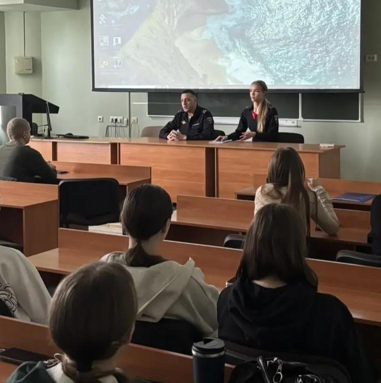 Студенты-правоведы встретились с представителями правоохранительных органов