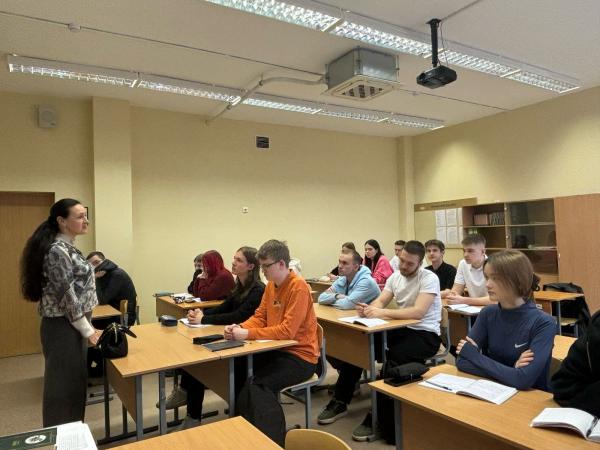 Беседа врача-нарколога со студентами